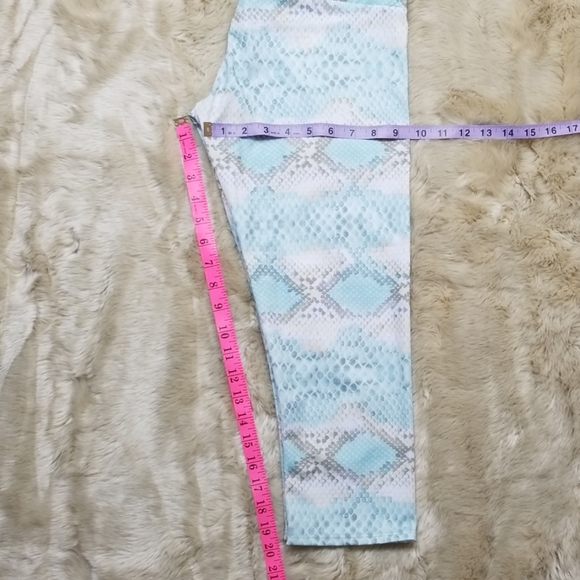 Onzie workout leggings. - Picture 4 of 8